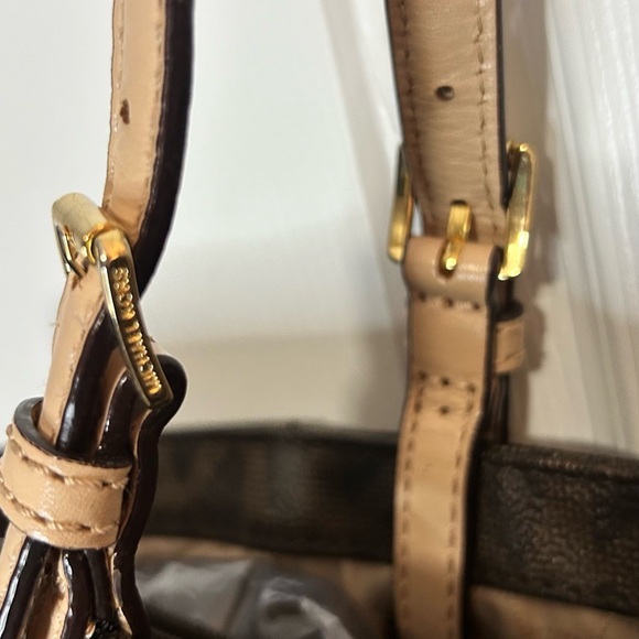 Michael Kors Jet Set Travel East West Signature Brown Tote Bag - Picture 4 of 10